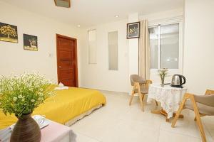 Postel nebo postele na pokoji v ubytování Vietnam Hotel Dalat