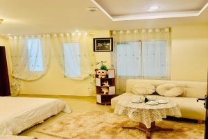 Postel nebo postele na pokoji v ubytování Vietnam Hotel Dalat