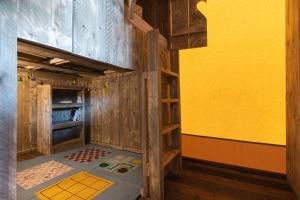 Blick auf ein Spielzimmer mit Brettspiel in der Unterkunft Monte Flora Farmhouse in Sardoa