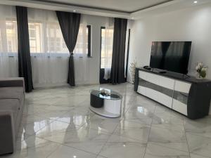 TV a/nebo společenská místnost v ubytování Residencial Santo Amaro