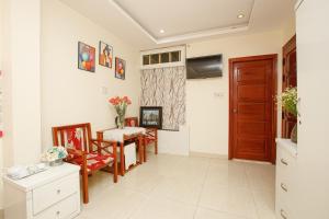 TV a/nebo společenská místnost v ubytování Vietnam Hotel Dalat
