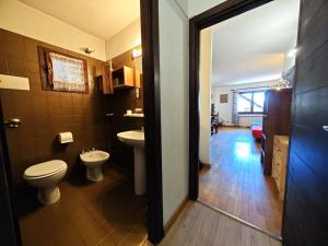 a bathroom with a toilet and a sink at Hostdomus - Gran Roche in Sestriere