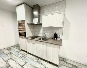 A kitchen or kitchenette at VTZ El Balcón de Aguadores - parking gratuito