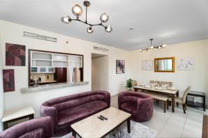 Posezení v ubytování Nasma Luxury Stays - Huge 2 Bedroom Apartment in Boulevard Central