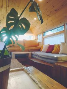 Posezení v ubytování eco bus