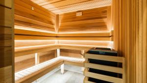 a wooden sauna with a treadmill in it at Zakopiańskie Apartamenty, Sun & Snow in Zakopane