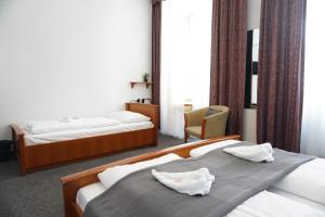 Postel nebo postele na pokoji v ubytování Hotel Pension Lumes - Self Check In