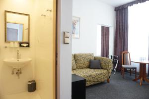 Posezení v ubytování Hotel Pension Lumes - Self Check In