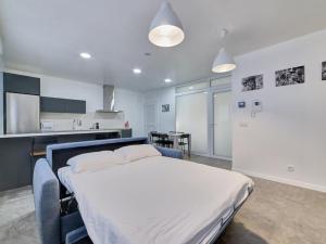 a bedroom with a large bed in a room at Apartment Sua Loft by Clabao in Pamplona