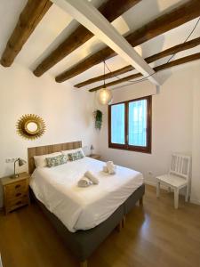 a bedroom with a large bed in a room with wooden ceilings at AZ El Balcón de Rey Alfonso I in Zaragoza