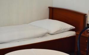 Postel nebo postele na pokoji v ubytování Hotel Pension Lumes - Self Check In