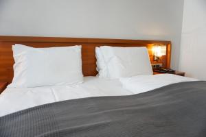Postel nebo postele na pokoji v ubytování Hotel Pension Lumes - Self Check In