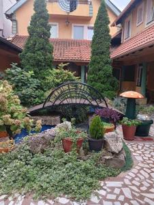 a garden with potted plants in front of a house at Car Konaci in Smederevo
