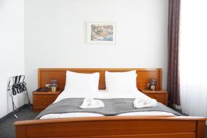 Postel nebo postele na pokoji v ubytování Hotel Pension Lumes - Self Check In