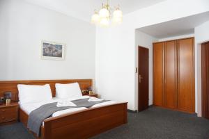 Postel nebo postele na pokoji v ubytování Hotel Pension Lumes - Self Check In
