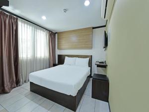 Postel nebo postele na pokoji v ubytování One Enigma Hotel