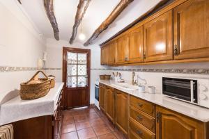 Kuchyň nebo kuchyňský kout v ubytování Casa Rural Atalaya-Coy