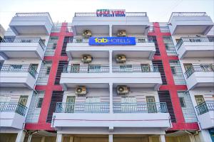 Balkón nebo terasa v ubytování FabHotel Lake View - chinmaya vitthal mandir