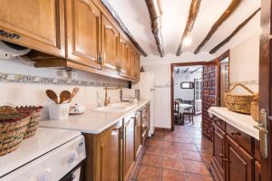 Kuchyň nebo kuchyňský kout v ubytování Casa Rural Atalaya-Coy