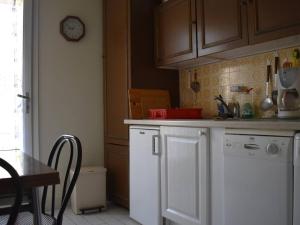 O bucătărie sau chicinetă la Appartement 3 Pièces Spacieux au Centre de Font-Romeu - FR-1-580-100