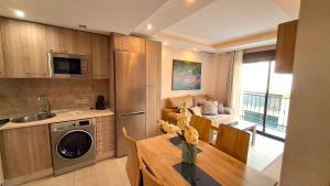Kuchyň nebo kuchyňský kout v ubytování Apartamentos Vacacionales Joctis, 1º A