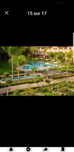 uma fotografia de um resort com piscina em premium village 106 em Marrakech