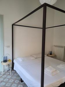Un pat sau paturi într-o cameră la MojoCoHouse