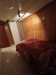 מיטה או מיטות בחדר ב-Casa al lado del río Santa cilia de jaca