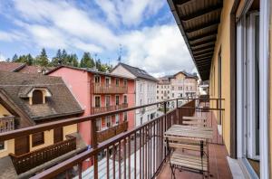 a balcony with a view of a city at WoodenKey Asiago moderno bicamere in centro in Asiago