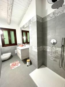 Koupelna v ubytování Villa Alzoni