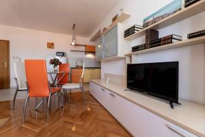 Kuchyň nebo kuchyňský kout v ubytování Apartment in Vrbnik - Insel Krk 13603