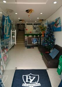 a store with a christmas tree in the middle of a room at Hotel Blue Zafiro in Bogot&aacute;