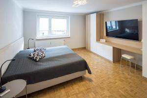 a bedroom with a bed and a flat screen tv at Top 4 in Bruck an der Mur