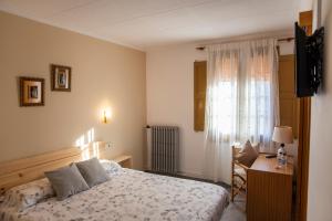 Posteľ alebo postele v izbe v ubytovaní Hostal Montserrat