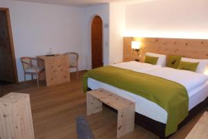 Postel nebo postele na pokoji v ubytování Wellnesshotel Liun