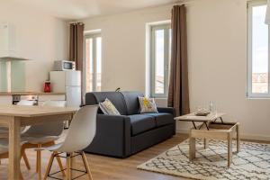 Χώρος καθιστικού στο ABEILLE - 2 chambres et 1 canapé-lit, 1er étage, parking