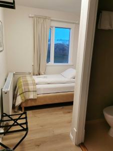 Uma cama ou camas num quarto em The Stykkishólmur Inn by Ourhotels