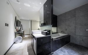 Kuchyň nebo kuchyňský kout v ubytování Cacao Hotel