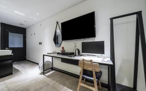 TV a/nebo společenská místnost v ubytování Cacao Hotel