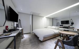 TV a/nebo společenská místnost v ubytování Cacao Hotel