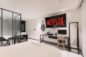 TV a/nebo společenská místnost v ubytování Cacao Hotel