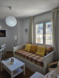 a living room with a couch and a table at IMEDA Apartamento Salvia Dos Dormitorios in Sierra Nevada