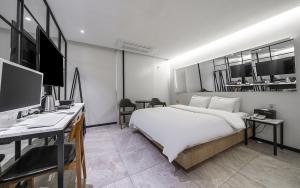 TV a/nebo společenská místnost v ubytování Cacao Hotel