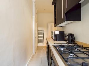 Virtuvė arba virtuvėlė apgyvendinimo įstaigoje Pass the Keys Sophisticated Studio in South Kensington