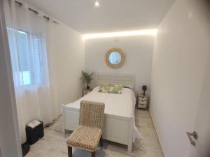 Posteľ alebo postele v izbe v ubytovaní Villa lujosa con spa, piscina y sala de juegos PRIVADOS