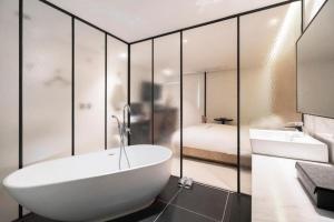 Koupelna v ubytování Cacao Hotel + 37 fotografií