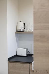 a toaster sitting on a counter in a kitchen at Cool&Modern Apt para 4pax en el centro de Sevilla in Seville