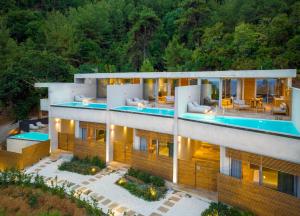 Bazén v ubytování THESIS VILLAS nebo v jeho okolí