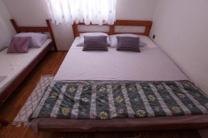 Postel nebo postele na pokoji v ubytování Apartments Lucie