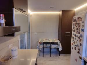 Kuchyňa alebo kuchynka v ubytovaní Villa lujosa con spa, piscina y sala de juegos PRIVADOS